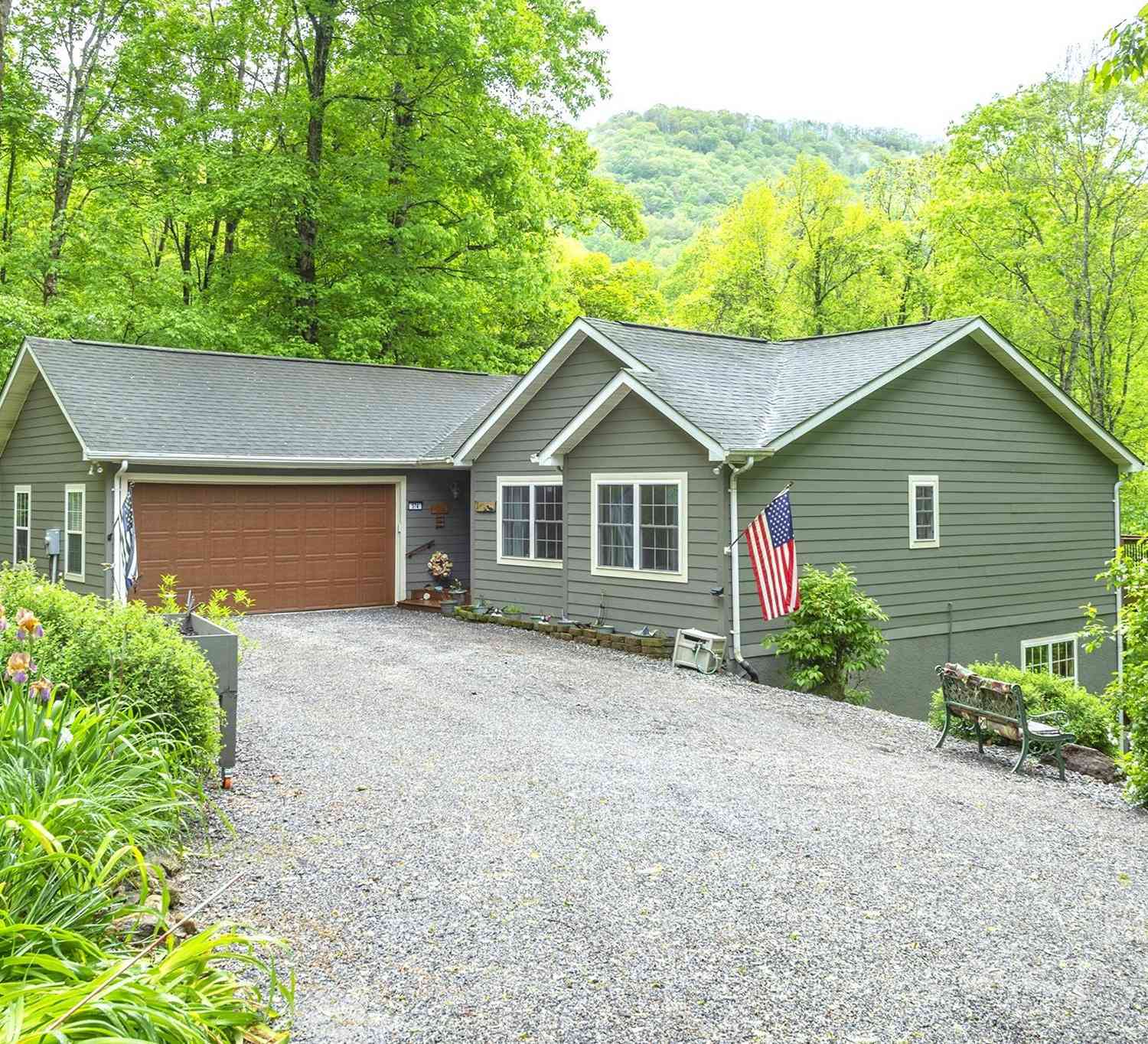 574 Appaloosa Trail, Waynesville, North Carolina image 1