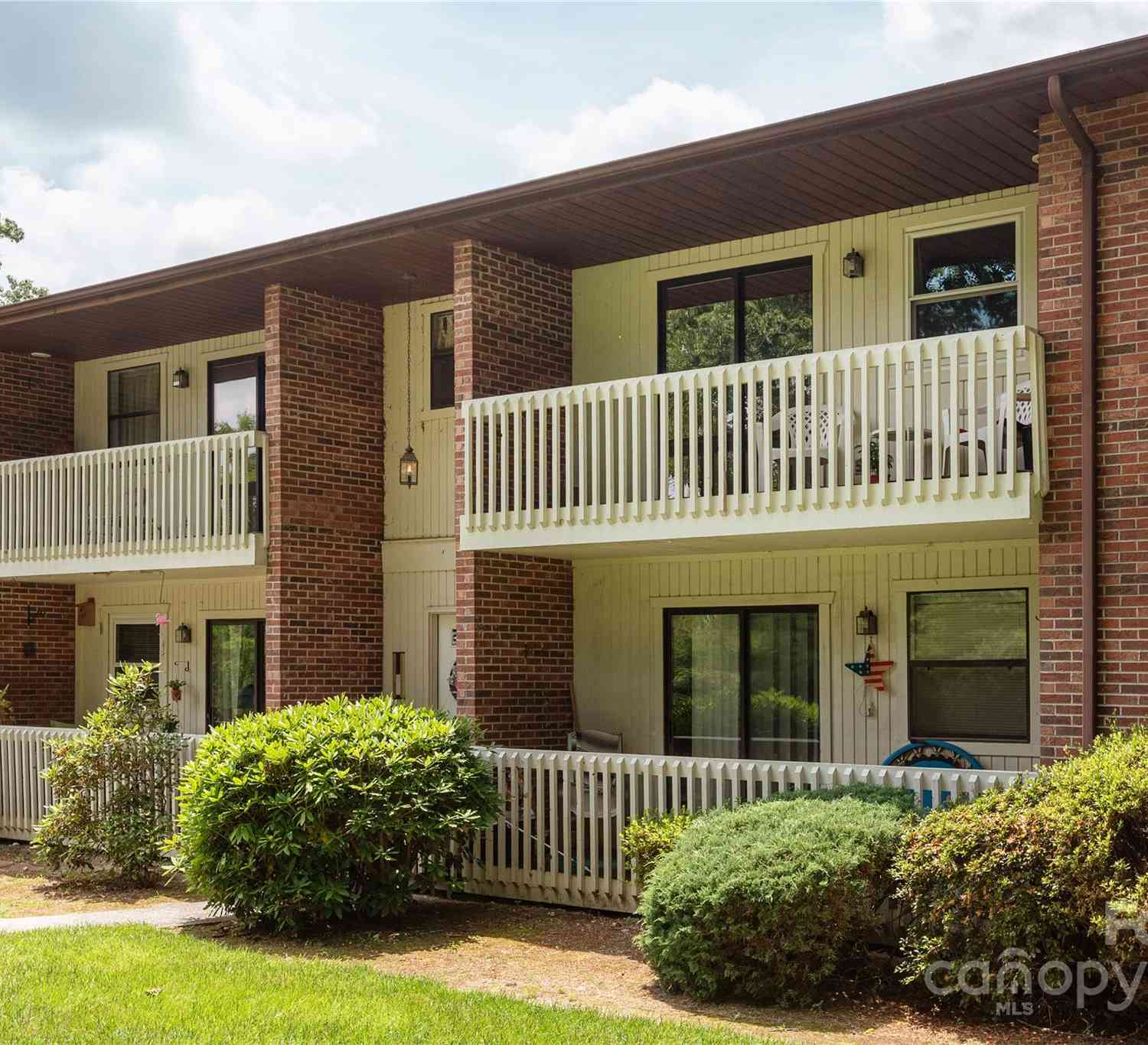 103 Oakwood Place #UNIT 4, Hendersonville, North Carolina image 2