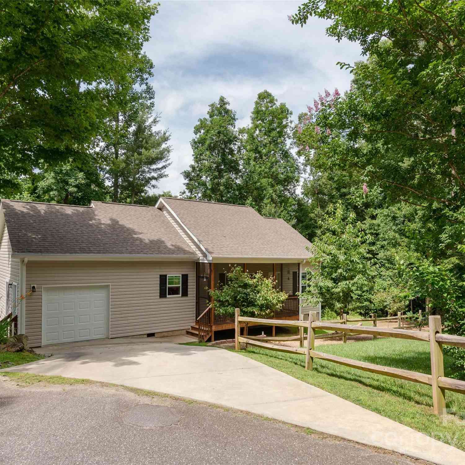 138 Lone Eagle Lane, Hendersonville, North Carolina image 1