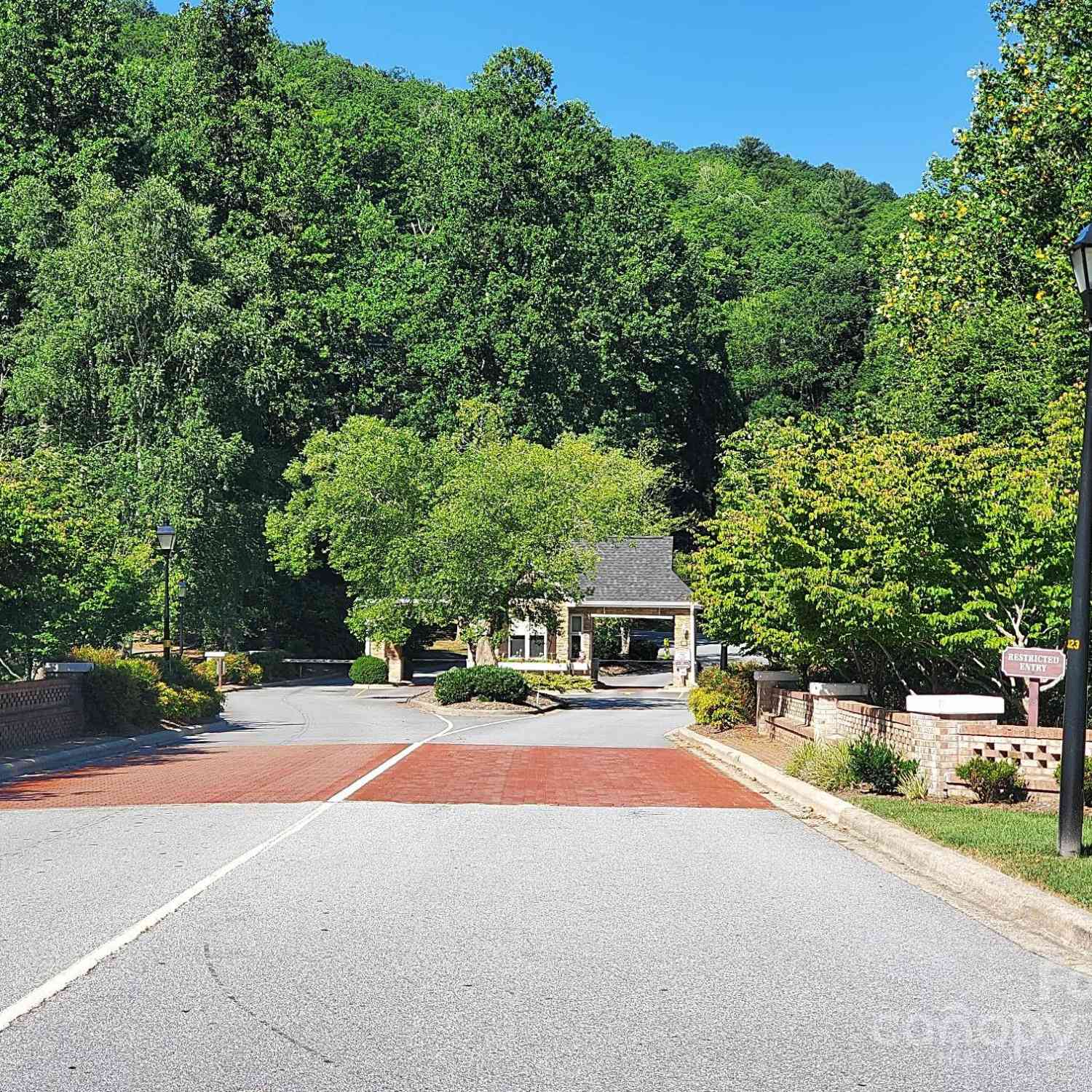 101 Wood Owl Court, Hendersonville, North Carolina image 4