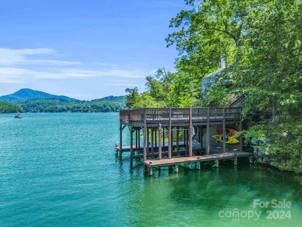 197 Hawthorne Drive, Lake Lure, North Carolina image 5