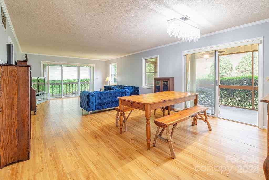 124 Exeter Court, Hendersonville, North Carolina image 3