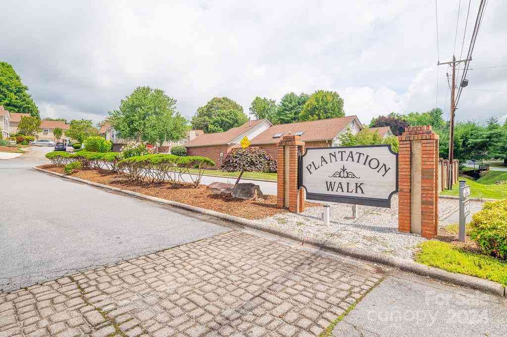 124 Exeter Court, Hendersonville, North Carolina image 26