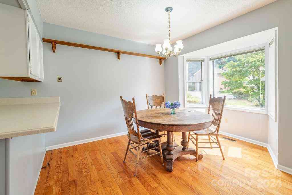 124 Exeter Court, Hendersonville, North Carolina image 9