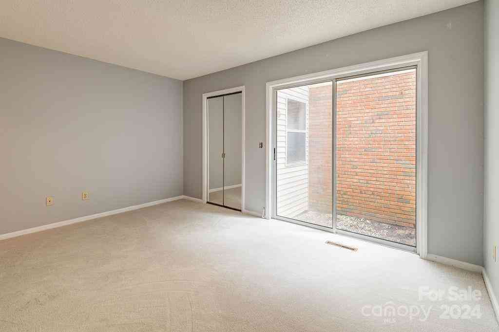 124 Exeter Court, Hendersonville, North Carolina image 17