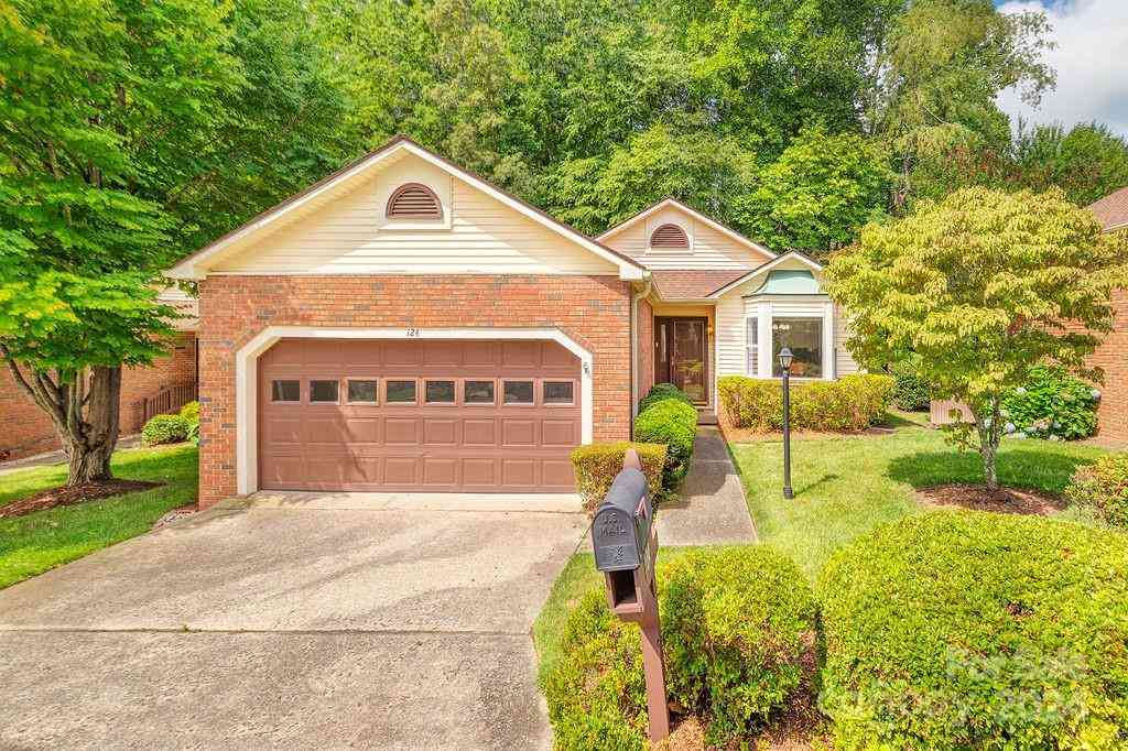 124 Exeter Court, Hendersonville, North Carolina image 1