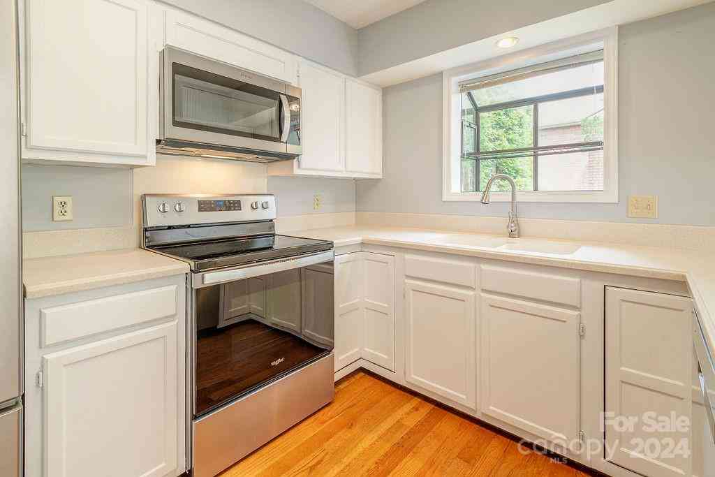 124 Exeter Court, Hendersonville, North Carolina image 12