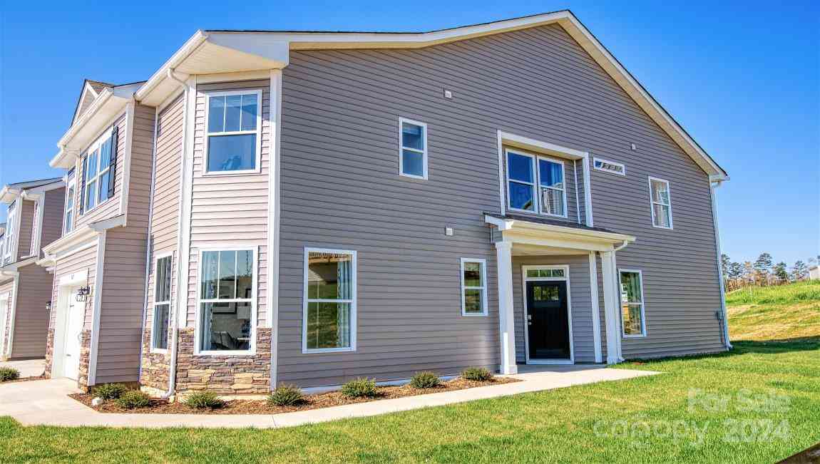 284 Creekview Road, Hendersonville, North Carolina image 2