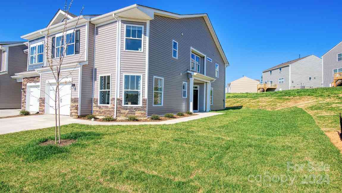 284 Creekview Road, Hendersonville, North Carolina image 1
