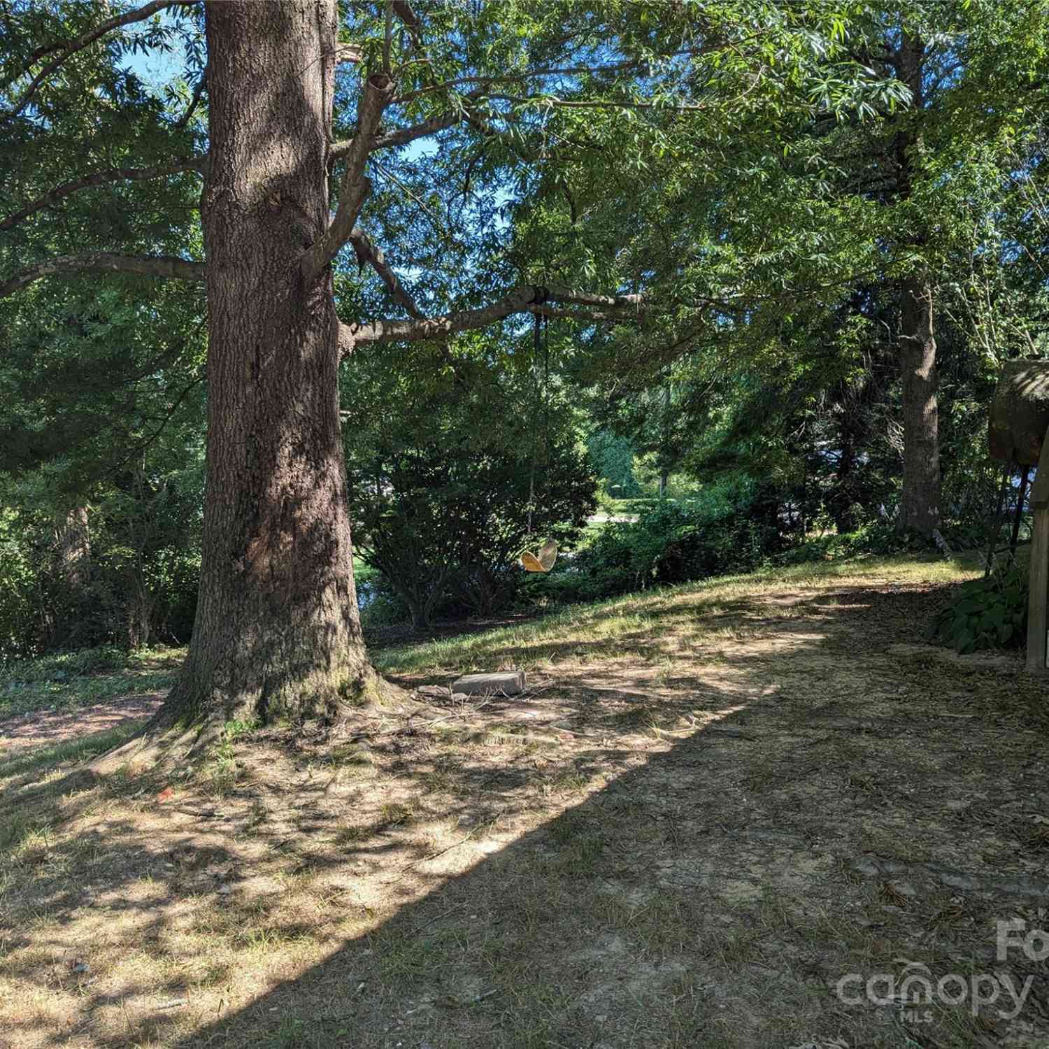 637 Clearview Drive, Hendersonville, North Carolina image 2