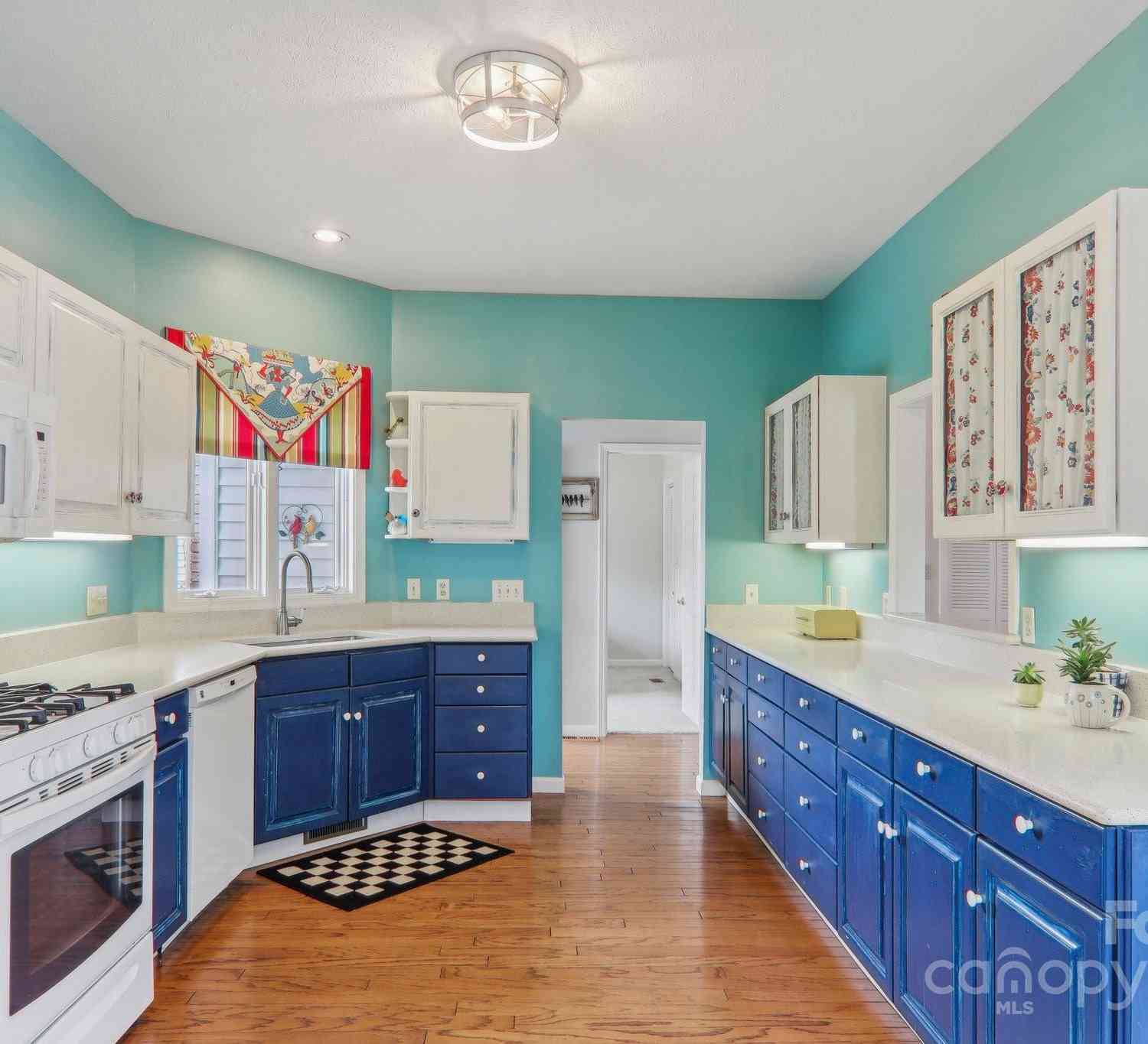 23 Country Meadows Lane, Hendersonville, North Carolina image 7