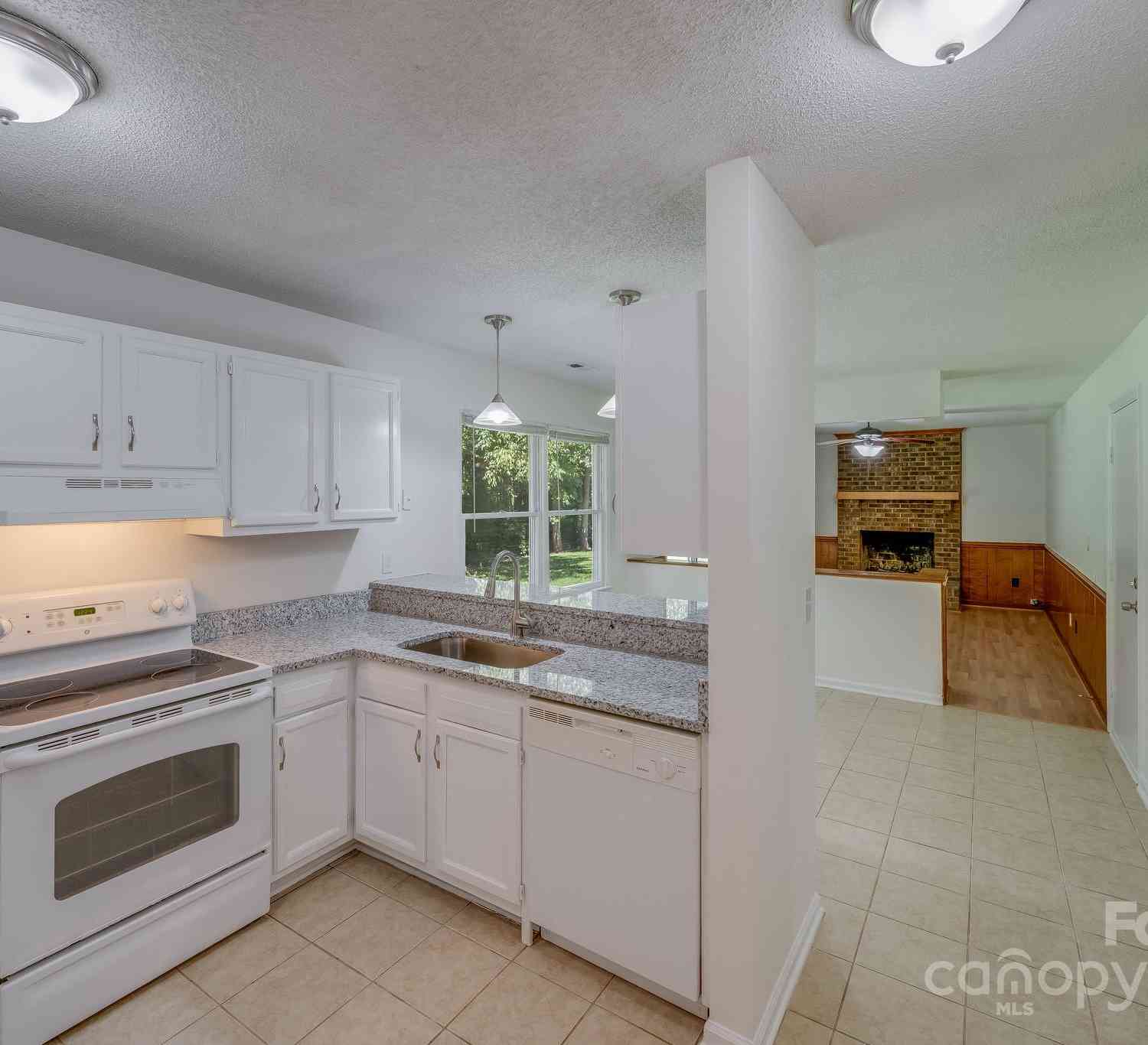 911 Foxborough Road, Charlotte, North Carolina image 3