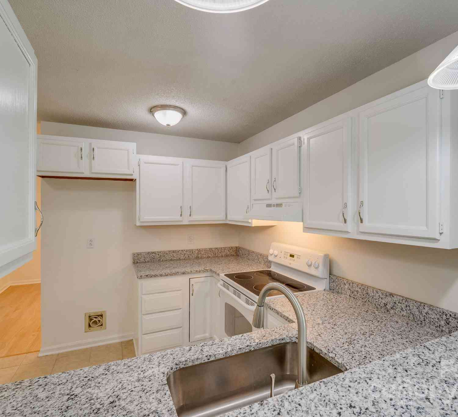 911 Foxborough Road, Charlotte, North Carolina image 4