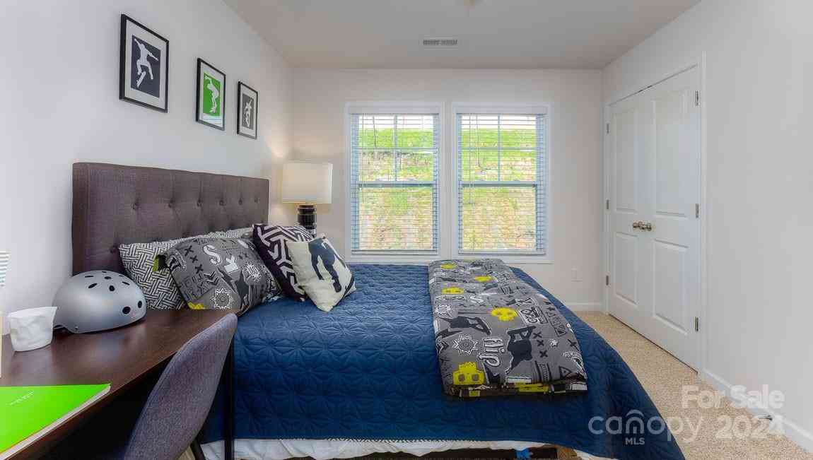 300 Creekview Road, Hendersonville, North Carolina image 27
