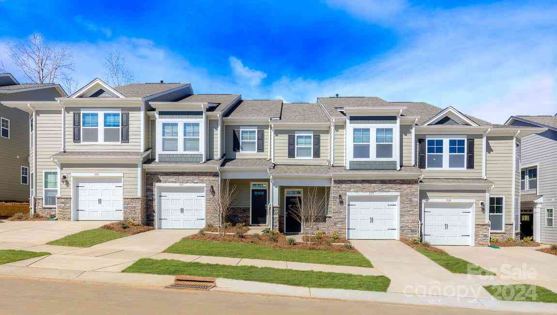 300 Creekview Road, Hendersonville, North Carolina image 1
