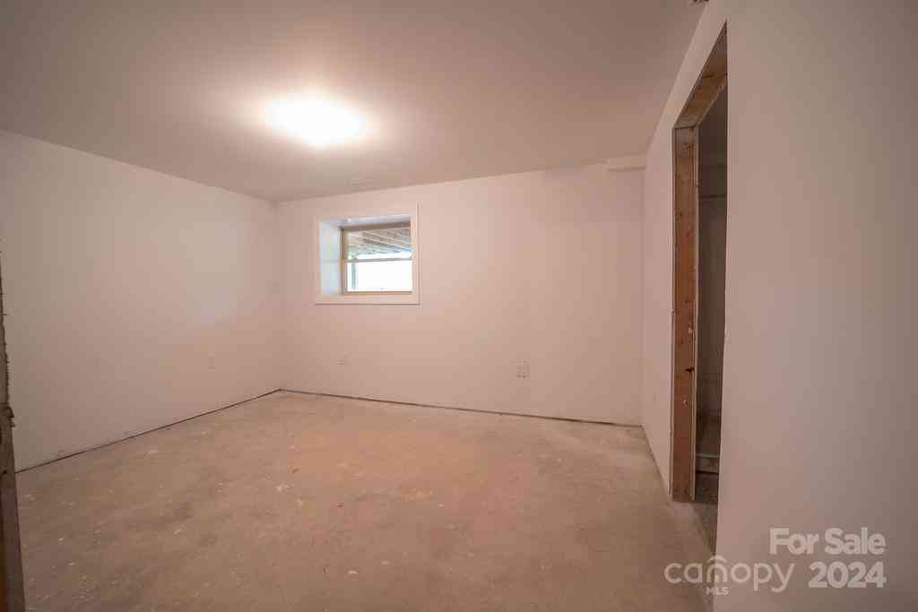 110 E Glenwood Lane, Hendersonville, North Carolina image 38