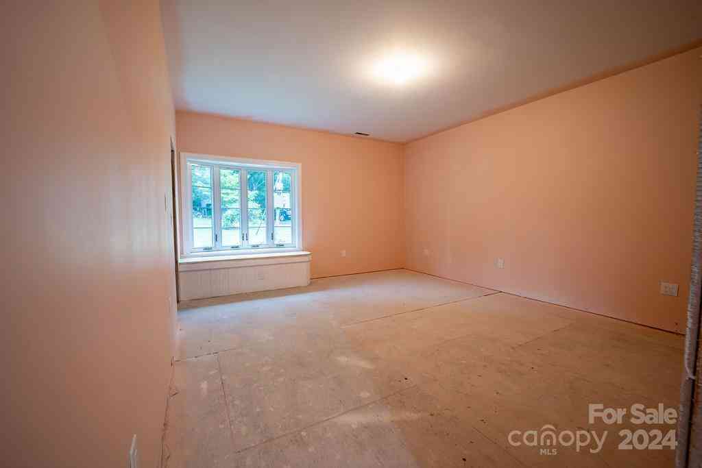 110 E Glenwood Lane, Hendersonville, North Carolina image 24