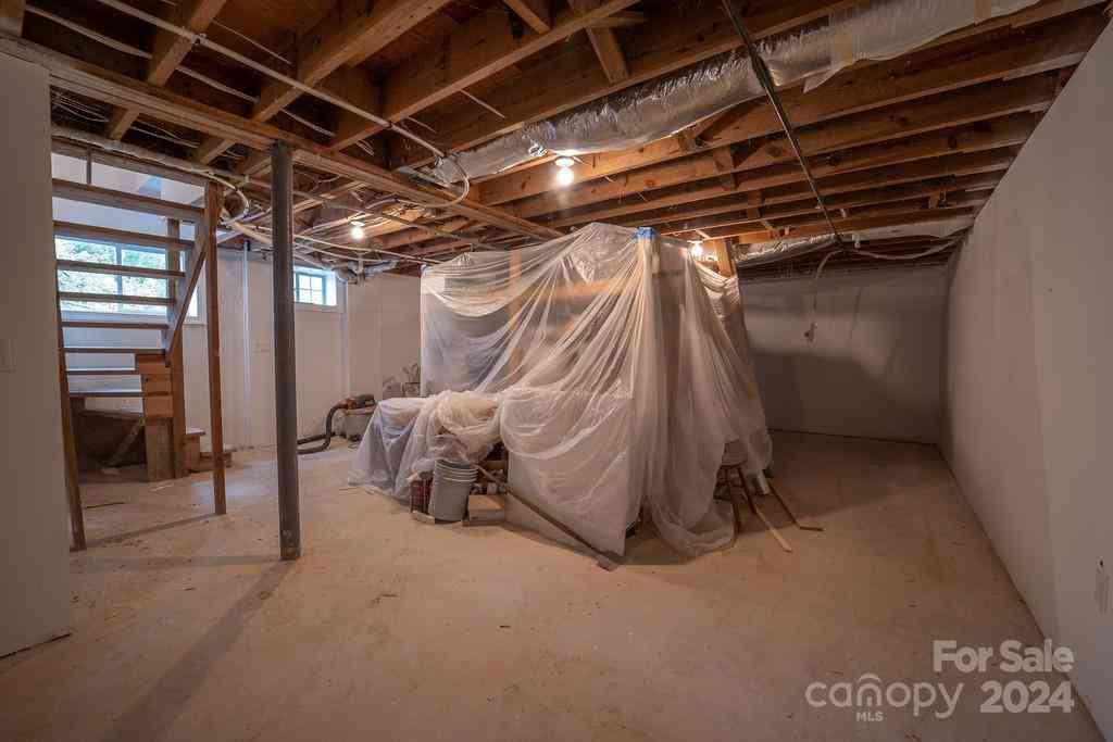 110 E Glenwood Lane, Hendersonville, North Carolina image 31