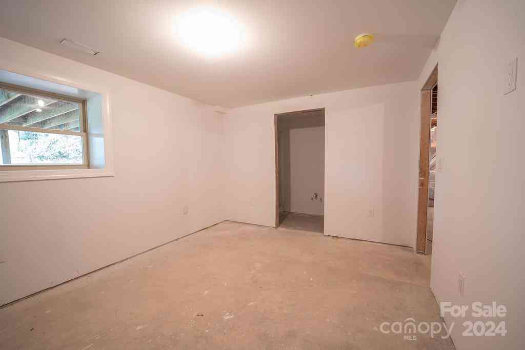 110 E Glenwood Lane, Hendersonville, North Carolina image 32