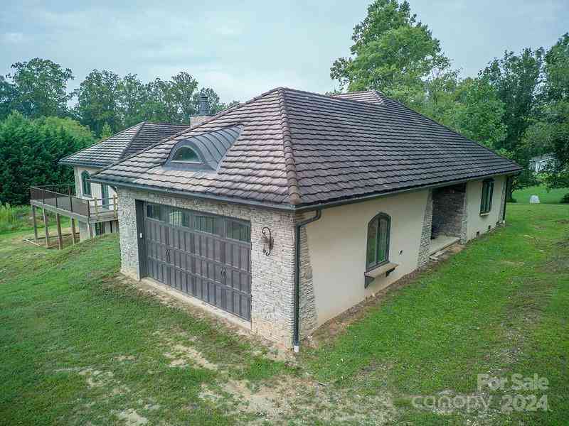 110 E Glenwood Lane, Hendersonville, North Carolina image 1