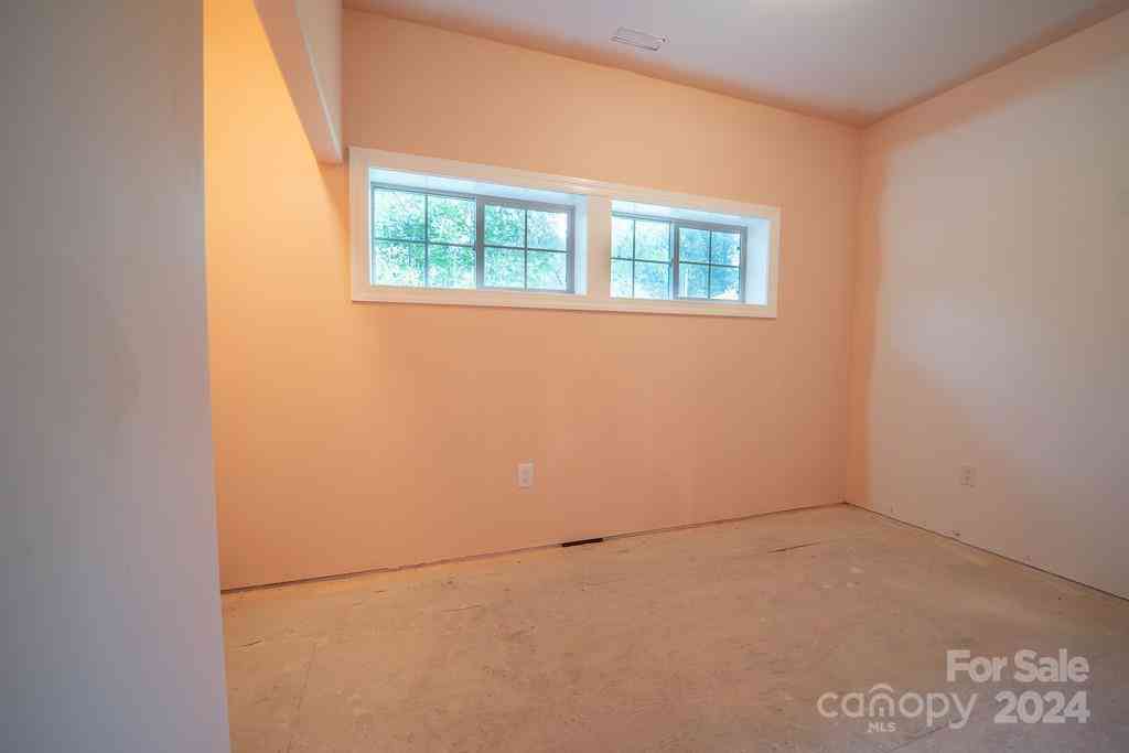 110 E Glenwood Lane, Hendersonville, North Carolina image 28