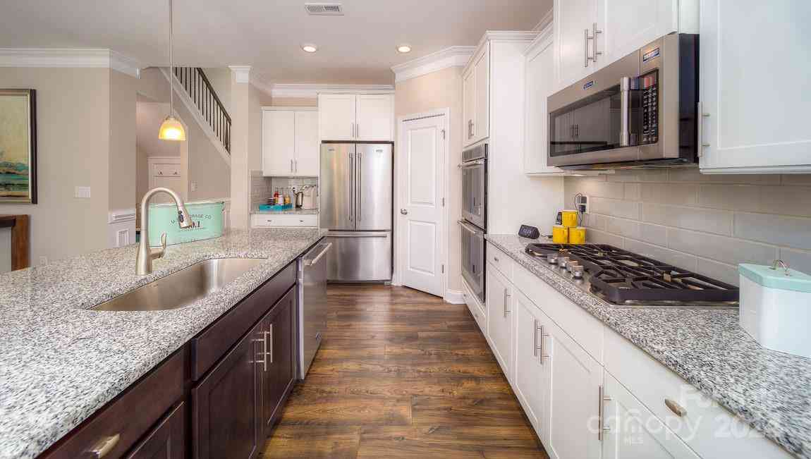 561 Fox Cove Road, Hendersonville, North Carolina image 12