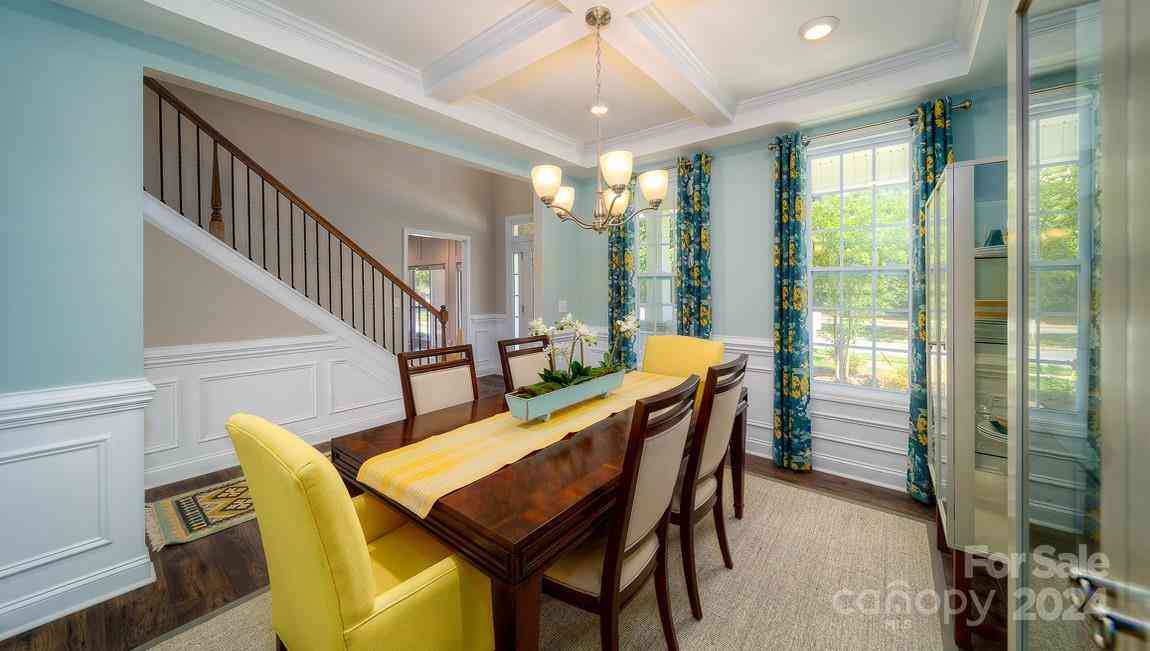 561 Fox Cove Road, Hendersonville, North Carolina image 4