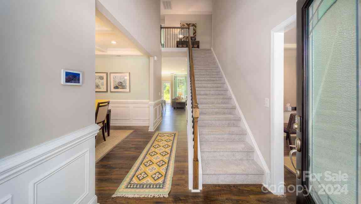 561 Fox Cove Road, Hendersonville, North Carolina image 2