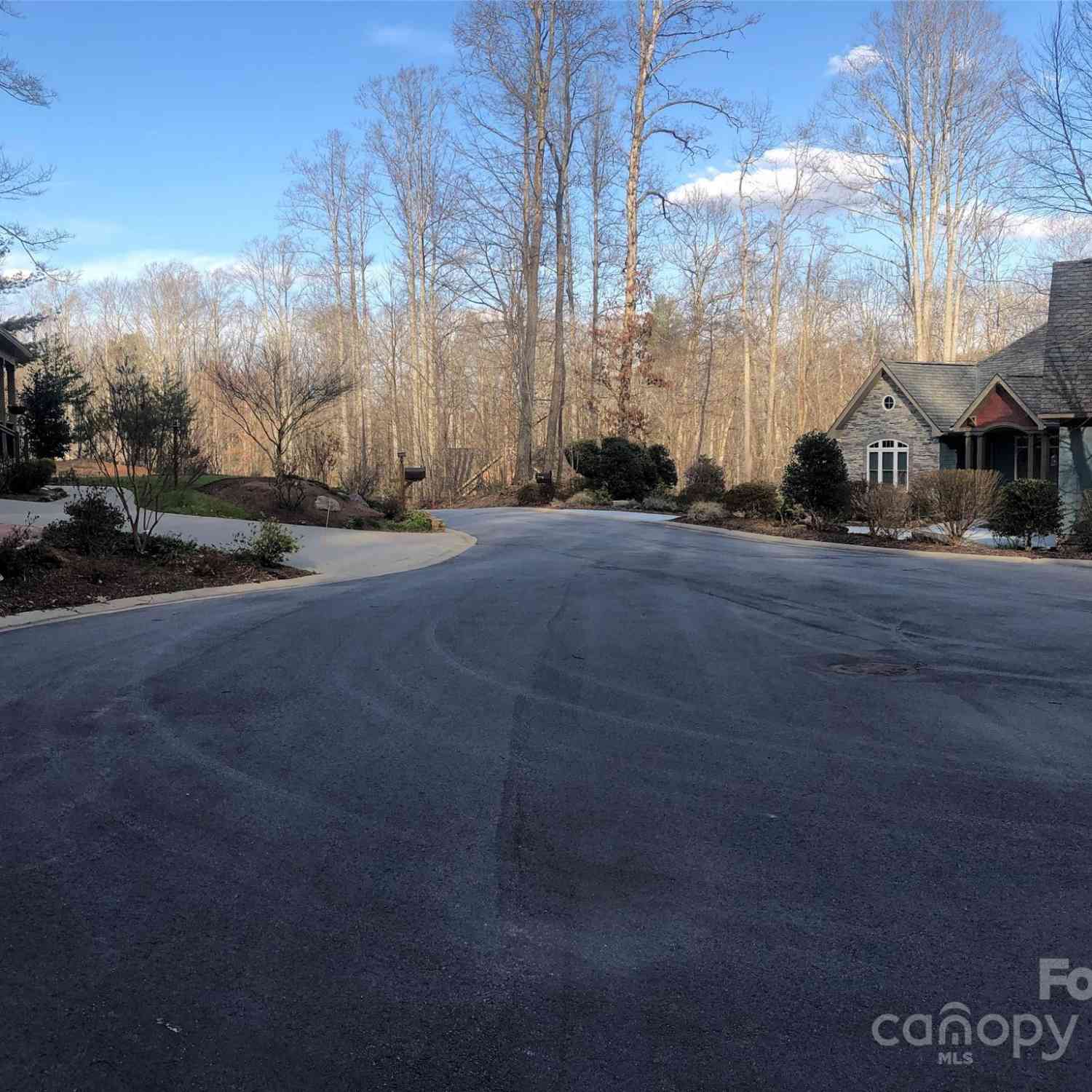 328 Carriage Crest Drive, Hendersonville, North Carolina image 3