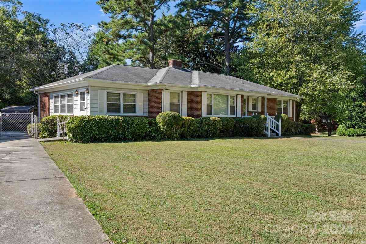 1736 Woodland Drive, Charlotte, North Carolina image 3