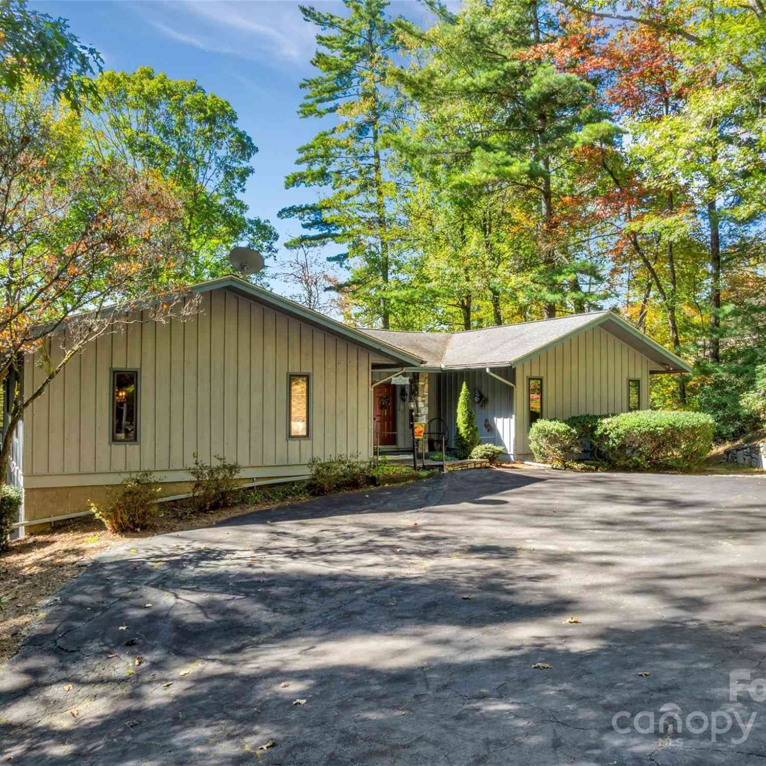 636 Cherokee Trace, Lake Toxaway, North Carolina image 3