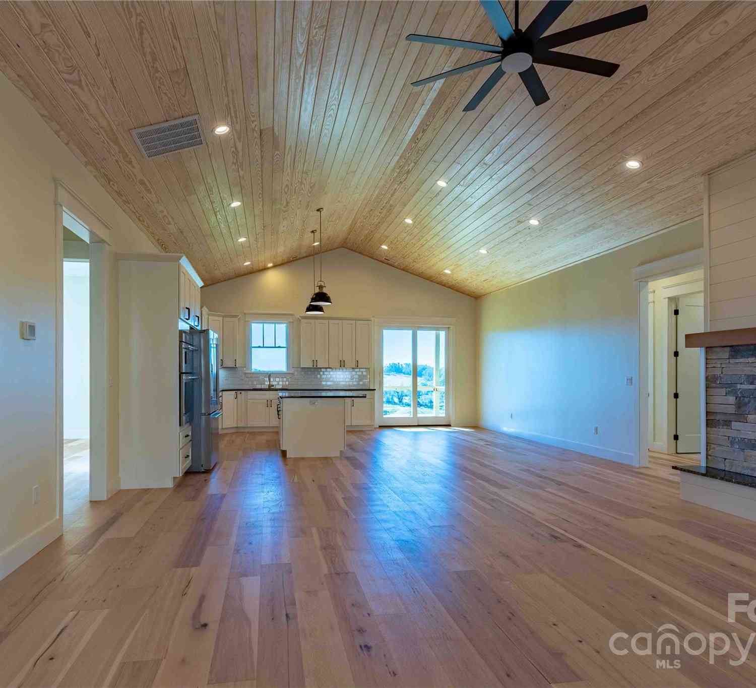 337 Maple Knoll Drive, Hendersonville, North Carolina image 7