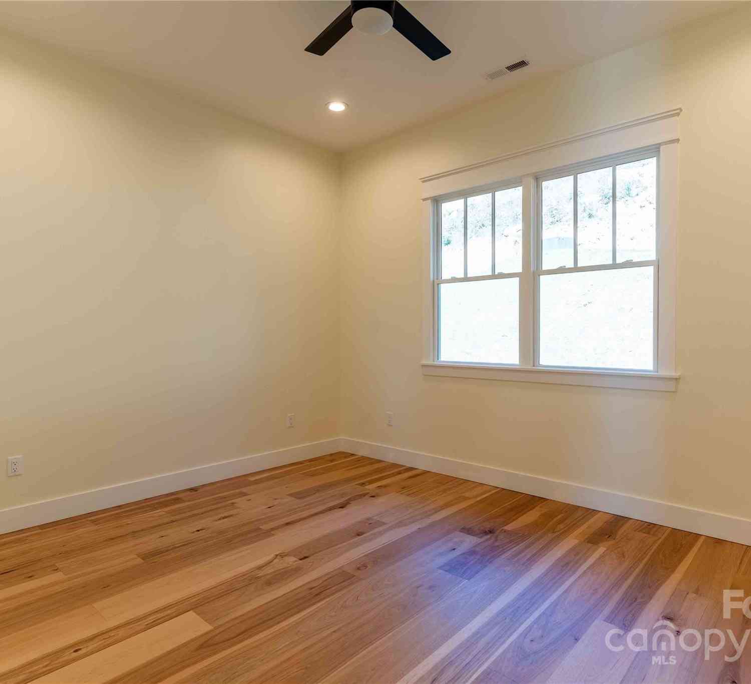 337 Maple Knoll Drive, Hendersonville, North Carolina image 20