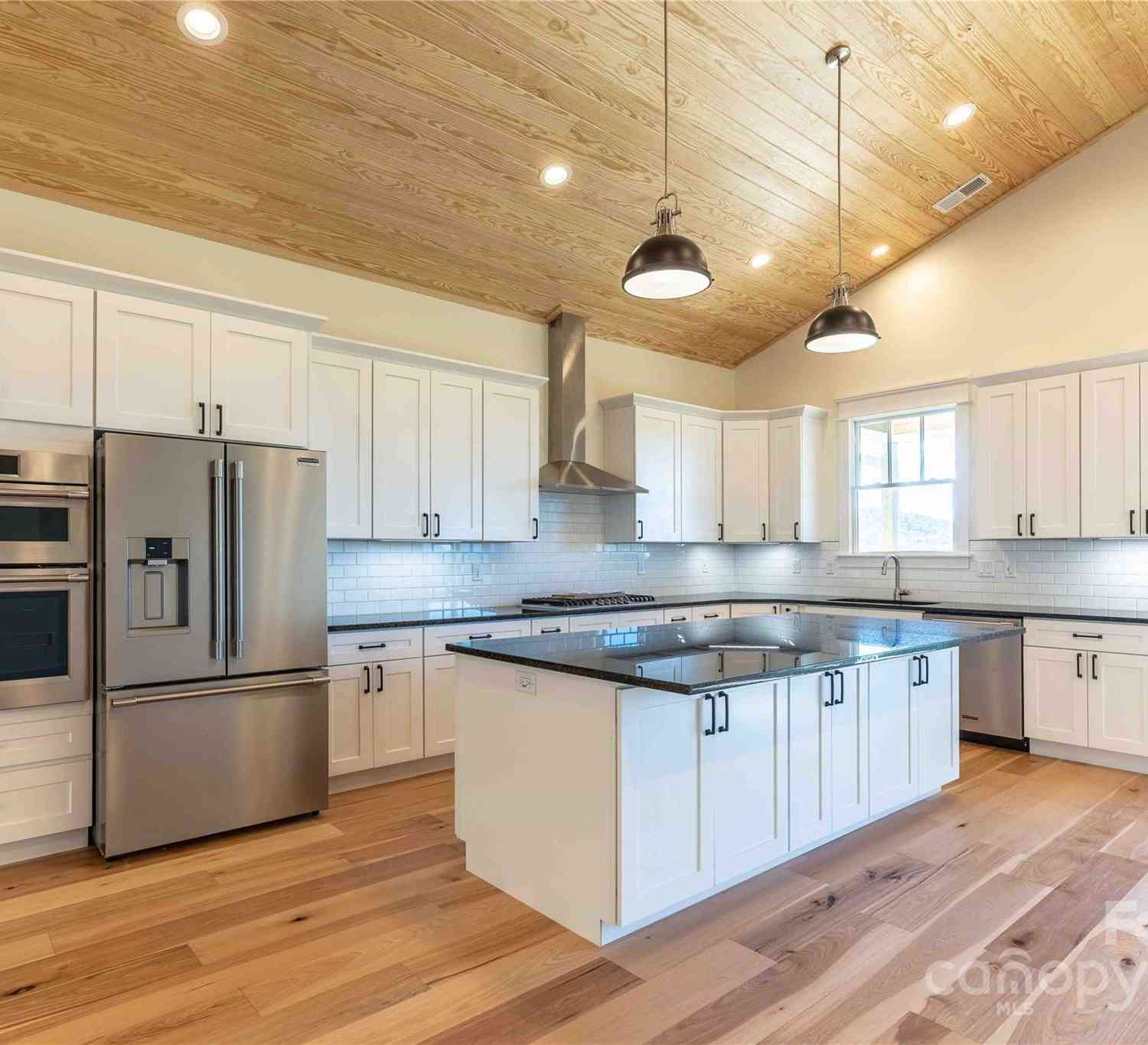 337 Maple Knoll Drive, Hendersonville, North Carolina image 9