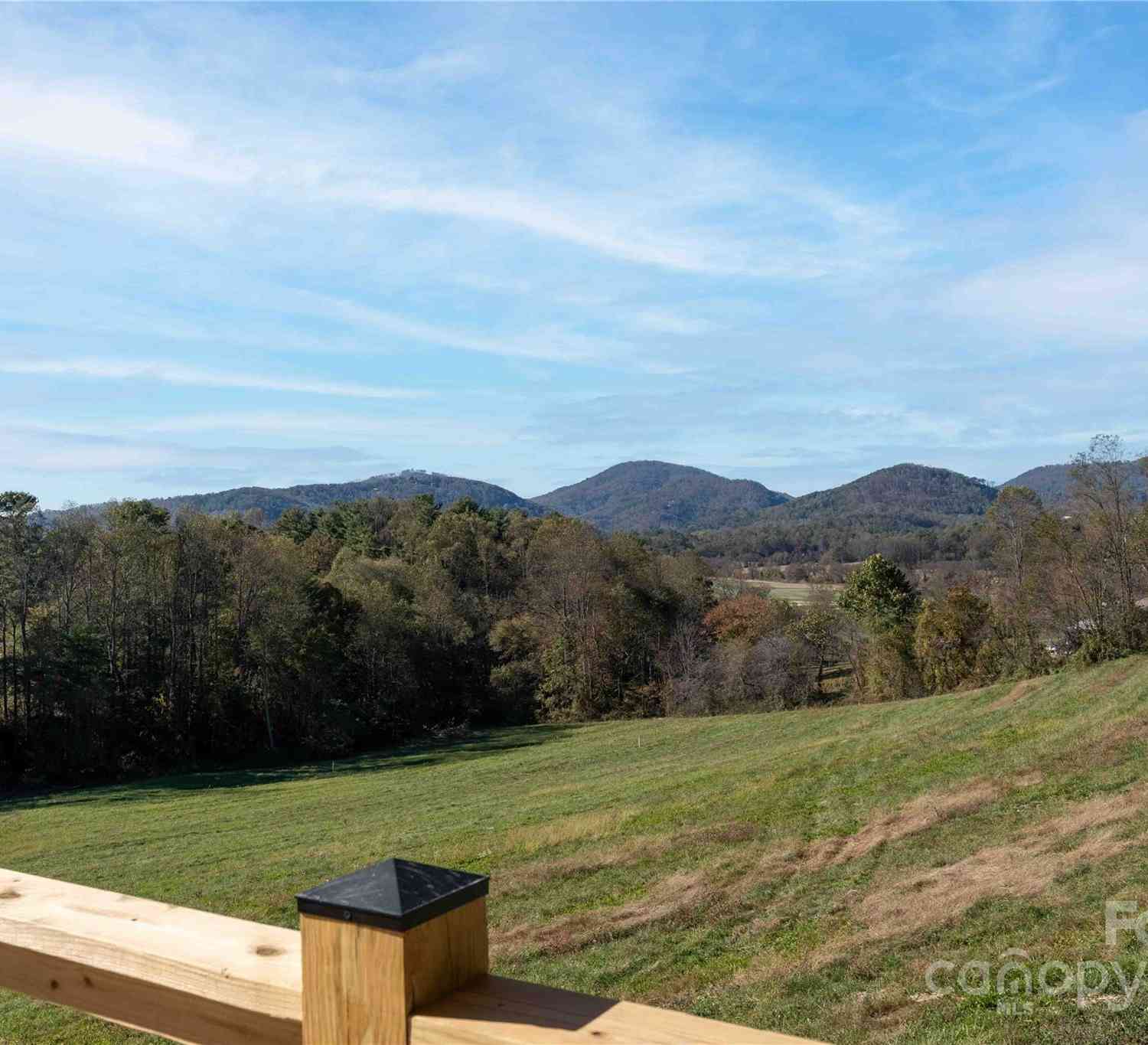337 Maple Knoll Drive, Hendersonville, North Carolina image 4