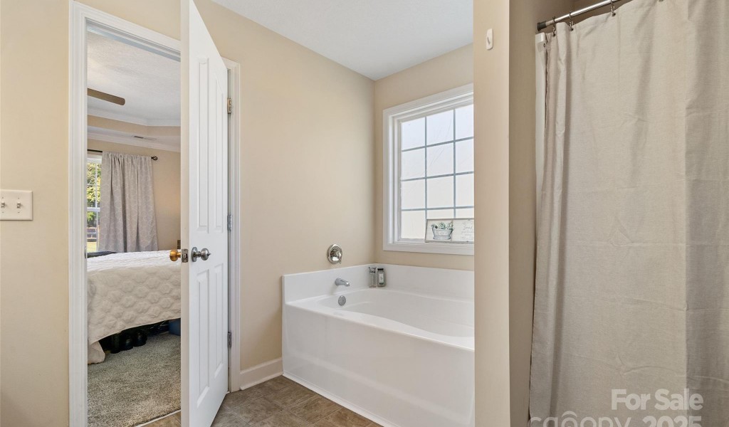 527 Sand Trap Drive, New York, South Carolina image 30