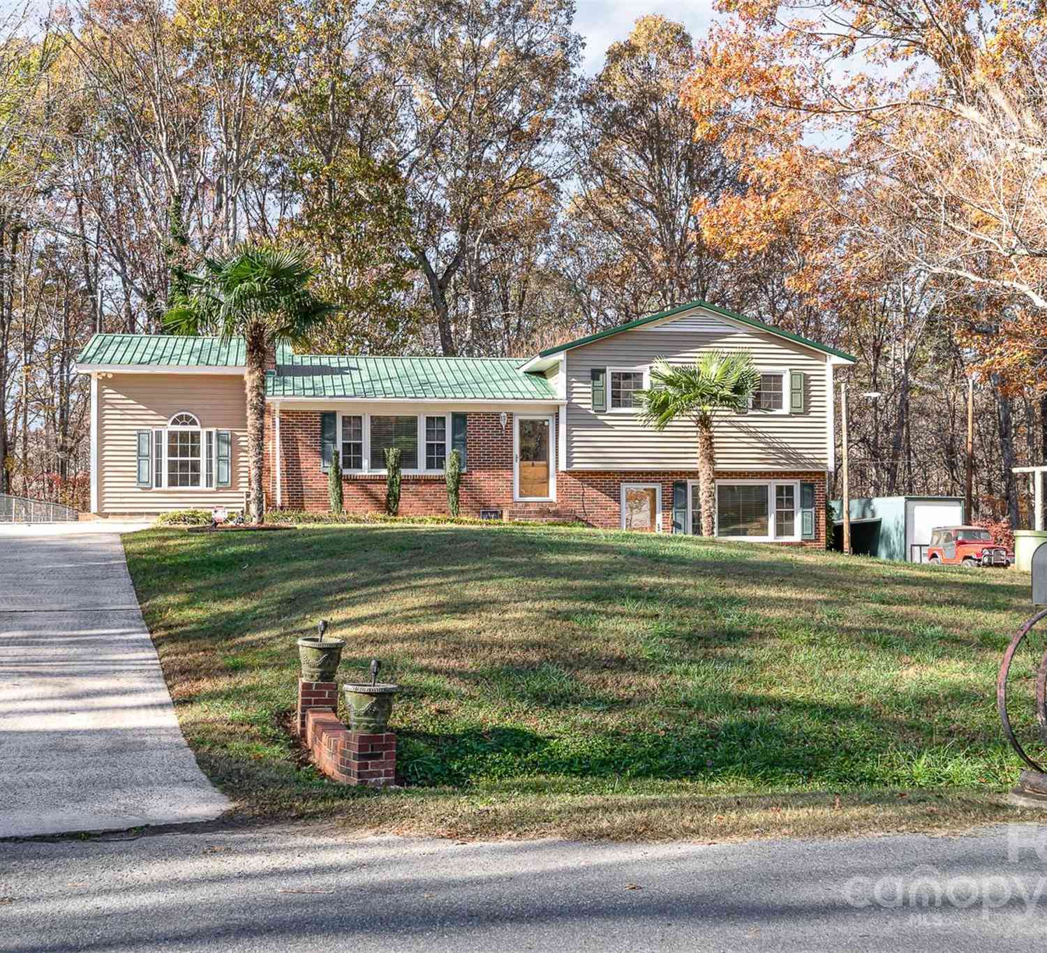 121 Alexis Forest Drive, Stanley, North Carolina image 1