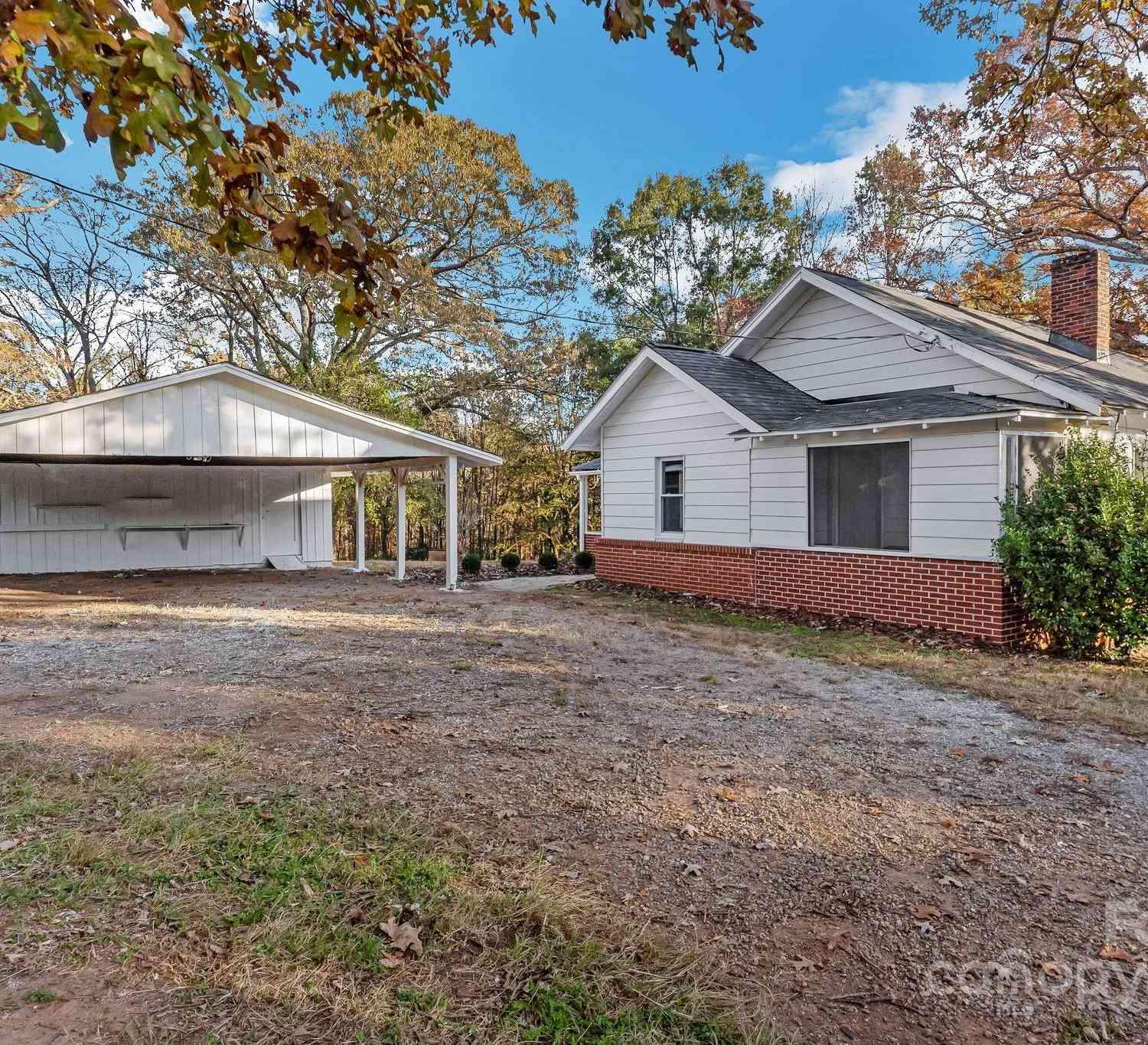 2079 SE 23rd Street Drive, Hickory, North Carolina image 1