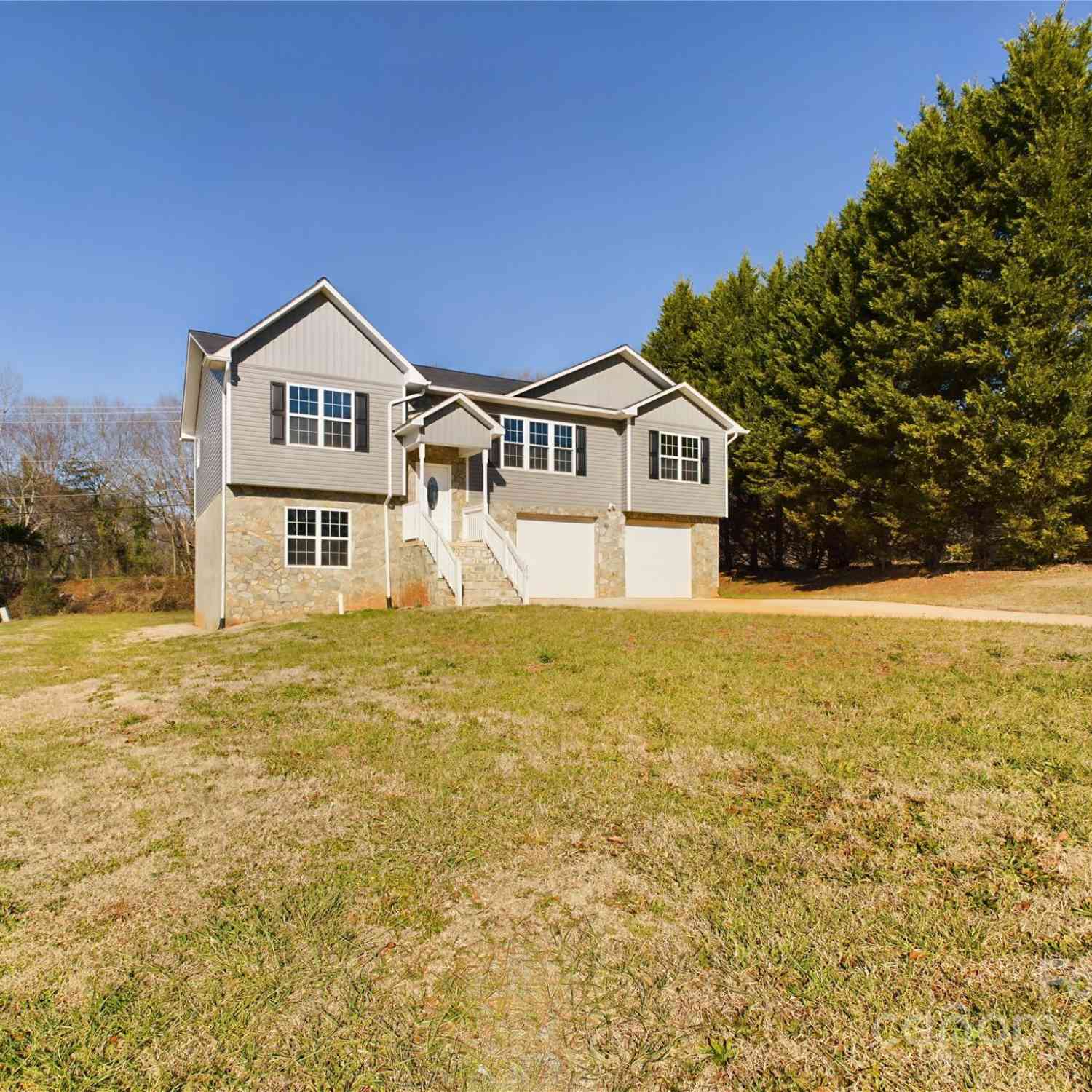 2061 Gary Lane, Hickory, North Carolina image 2