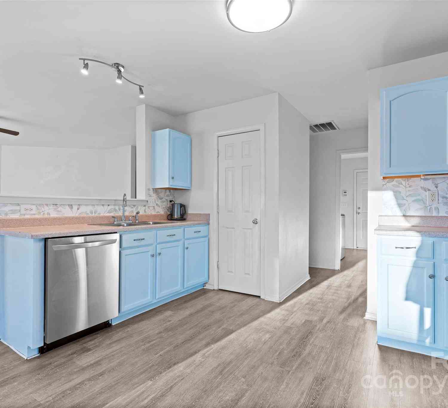 9321 Bayview Parkway, Charlotte, North Carolina image 3