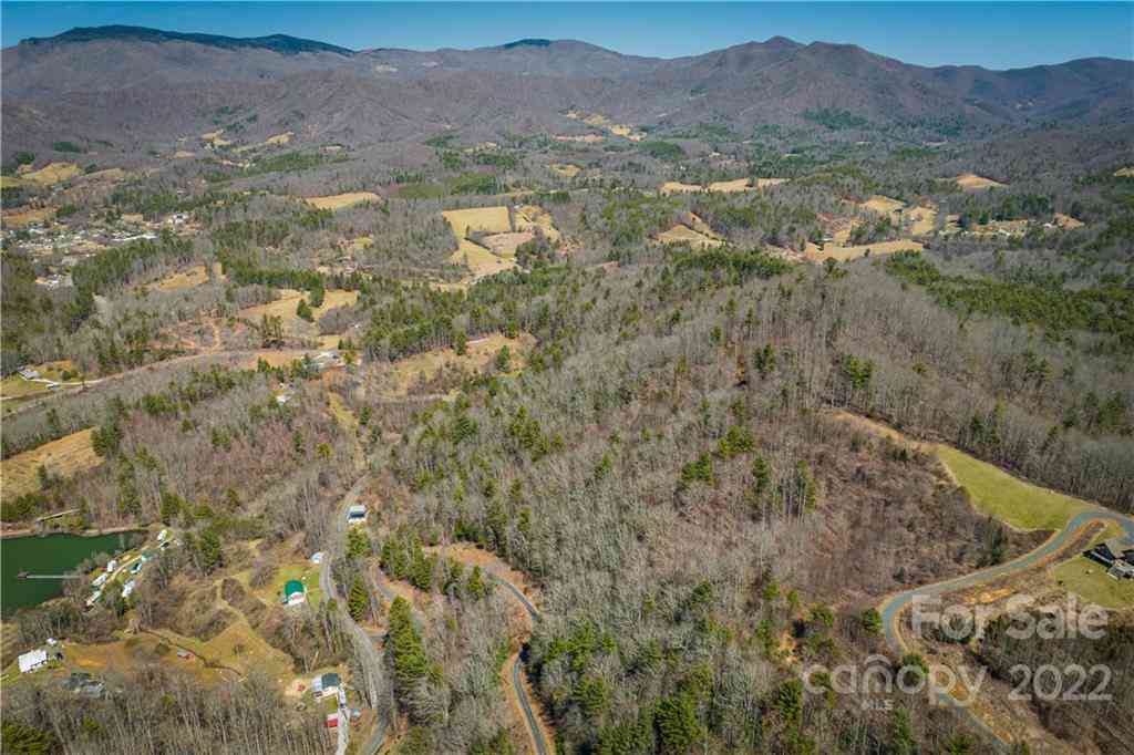 Saylor Lake Road, Bakersville, North Carolina image 9