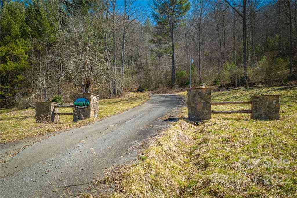 Saylor Lake Road, Bakersville, North Carolina image 3