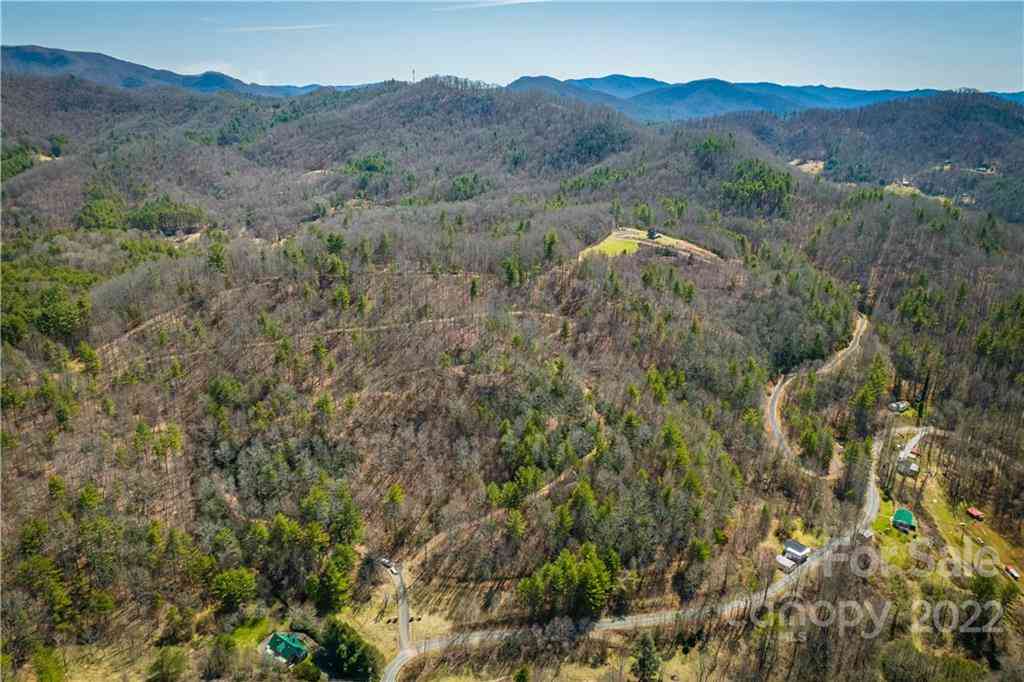 Saylor Lake Road, Bakersville, North Carolina image 16