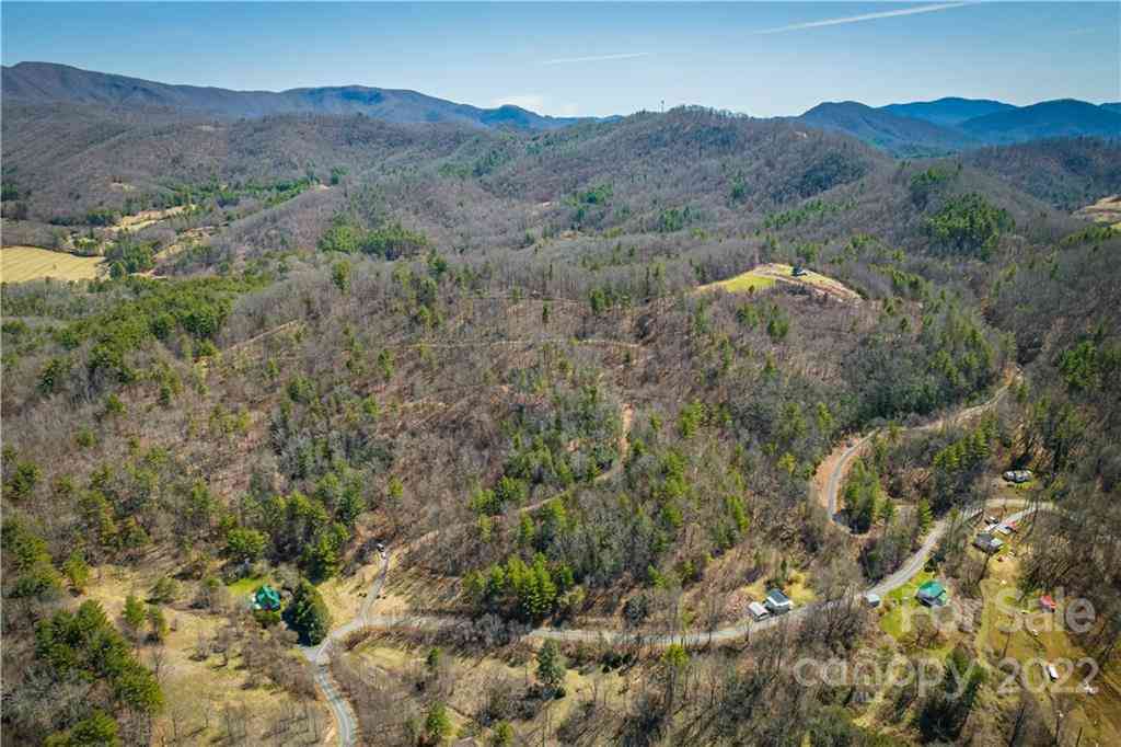 Saylor Lake Road, Bakersville, North Carolina image 15