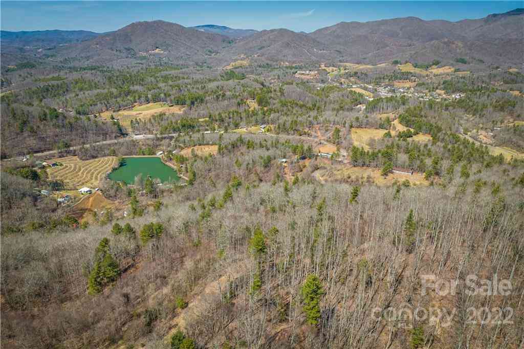 Saylor Lake Road, Bakersville, North Carolina image 6