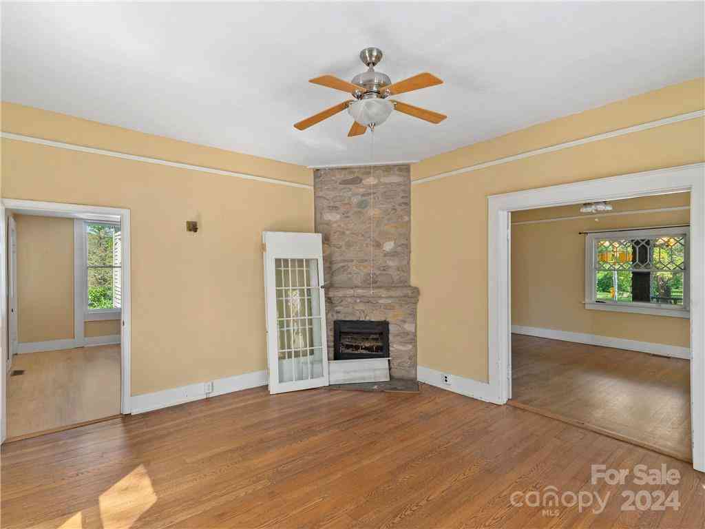 99 Walnut Street, Waynesville, North Carolina image 9