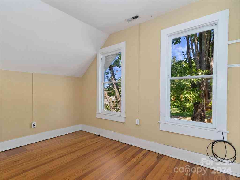 99 Walnut Street, Waynesville, North Carolina image 21