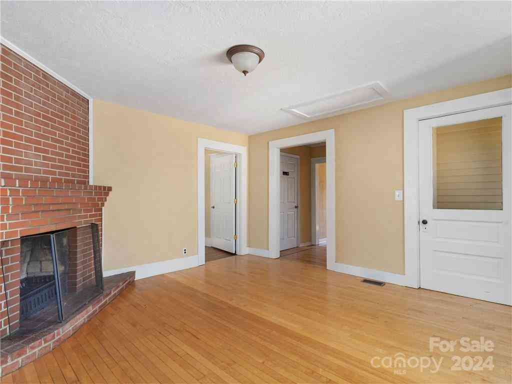 99 Walnut Street, Waynesville, North Carolina image 14