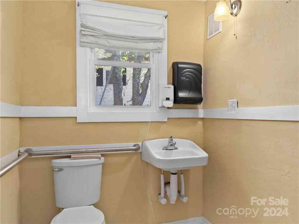 99 Walnut Street, Waynesville, North Carolina image 13