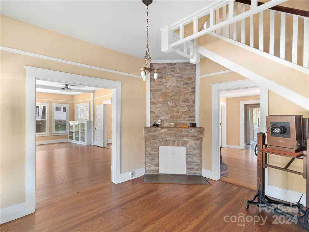 99 Walnut Street, Waynesville, North Carolina image 8